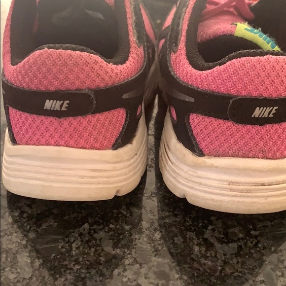 Girls Nike Sneakers - Picture 4 of 4